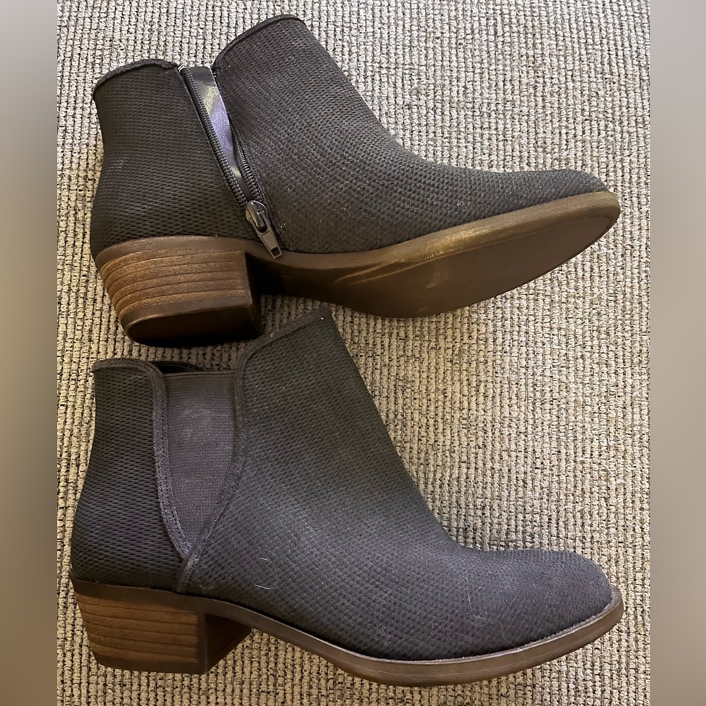 Nwt  KENSIE Gray Booties Boots 8 M